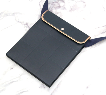 設計案例3-文青斜背壓紋紙袋