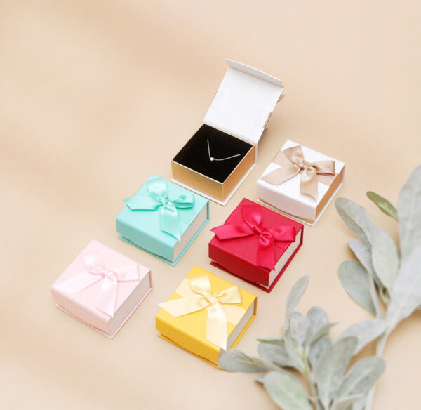 Ribbon Magnetic Flip Box 1